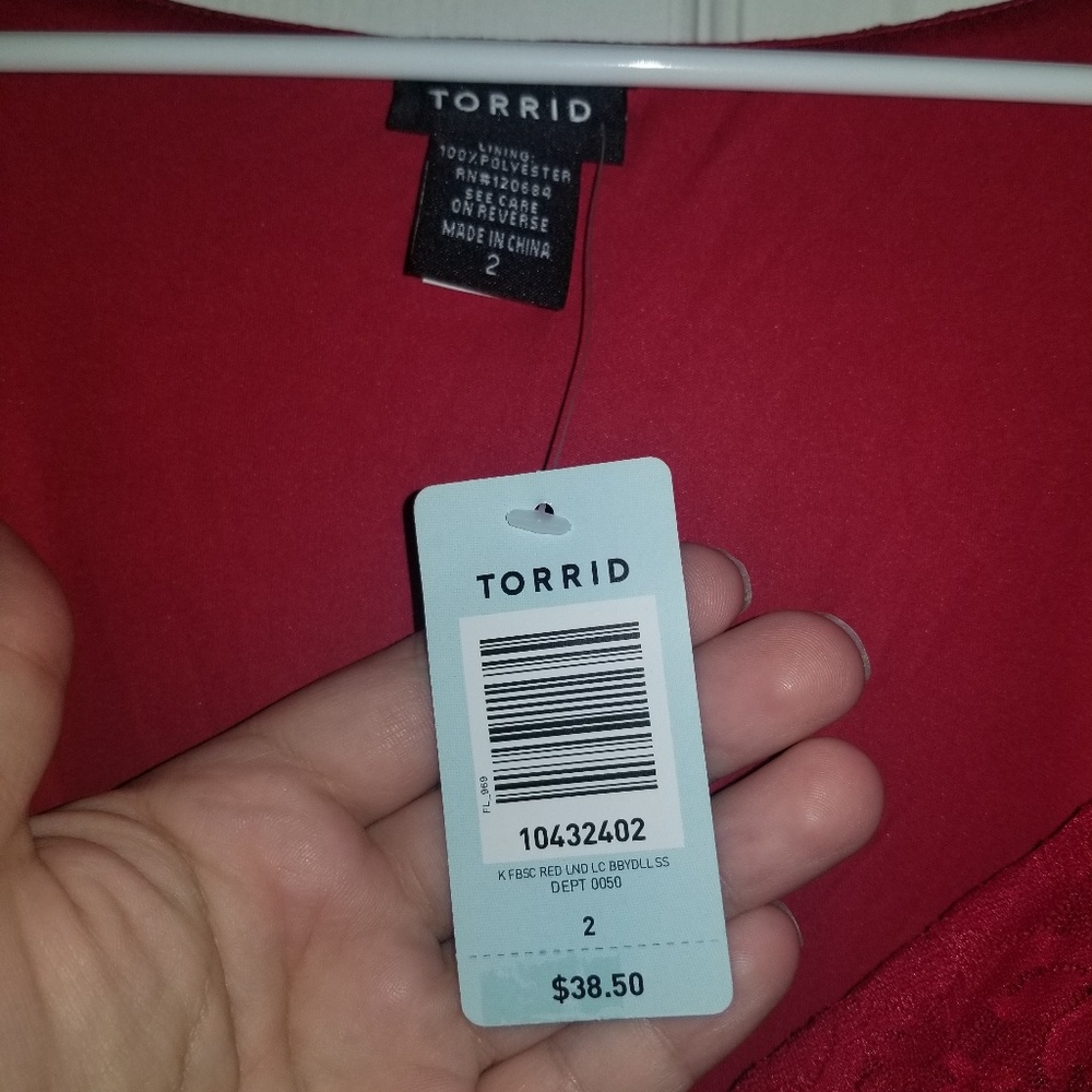 Red lace Torrid top - Picture 3 of 3
